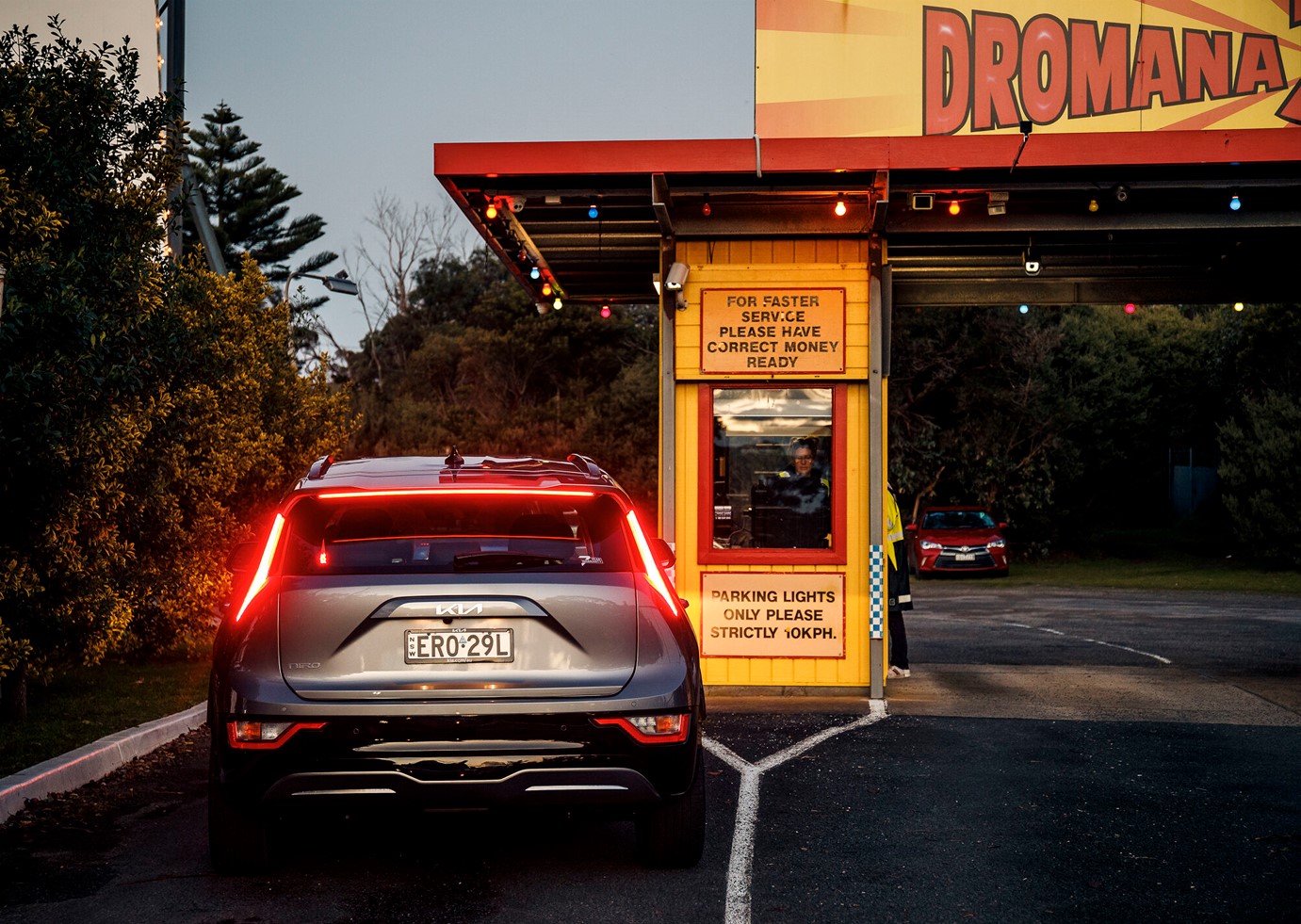 /assets/news/dinner-show-ev-charge.jpg